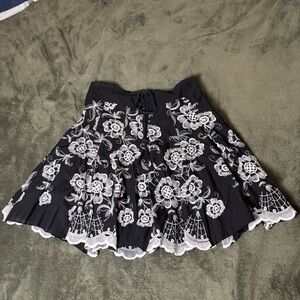 VTG Miss Me Black Circle Flare Midi Short White Embroidered Skirt Y2K